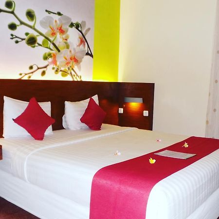 Lovender Guesthouse Malang Ngoại thất bức ảnh